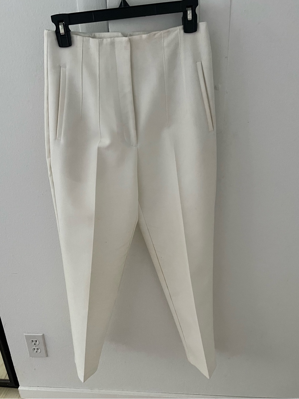 Zara women’s White ivory cream Dress pants Trousers Tailored Pleat Front Medium